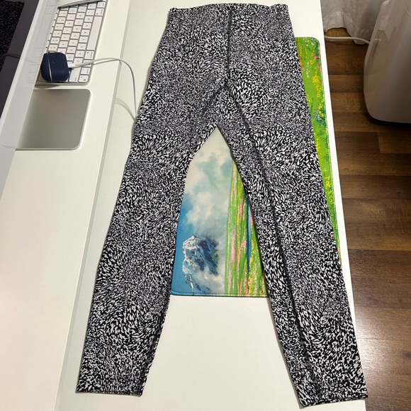 🍋Lululemon Instill Leggings - Picture 3 of 4